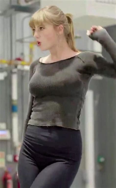 Taylor Swift Nip